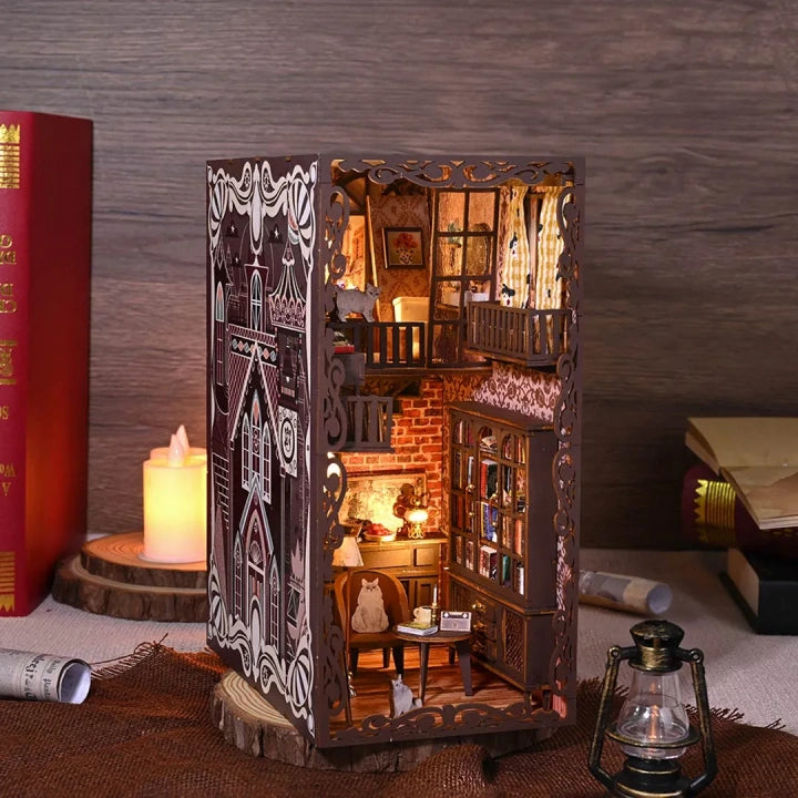 Booknook - No.9 Secret Castle, un kit créatif pour construire un diorama miniature. Parfait pour décorer une bibliothèque ou comme cadeau original pour un amoureux des livres. Par Nookette.