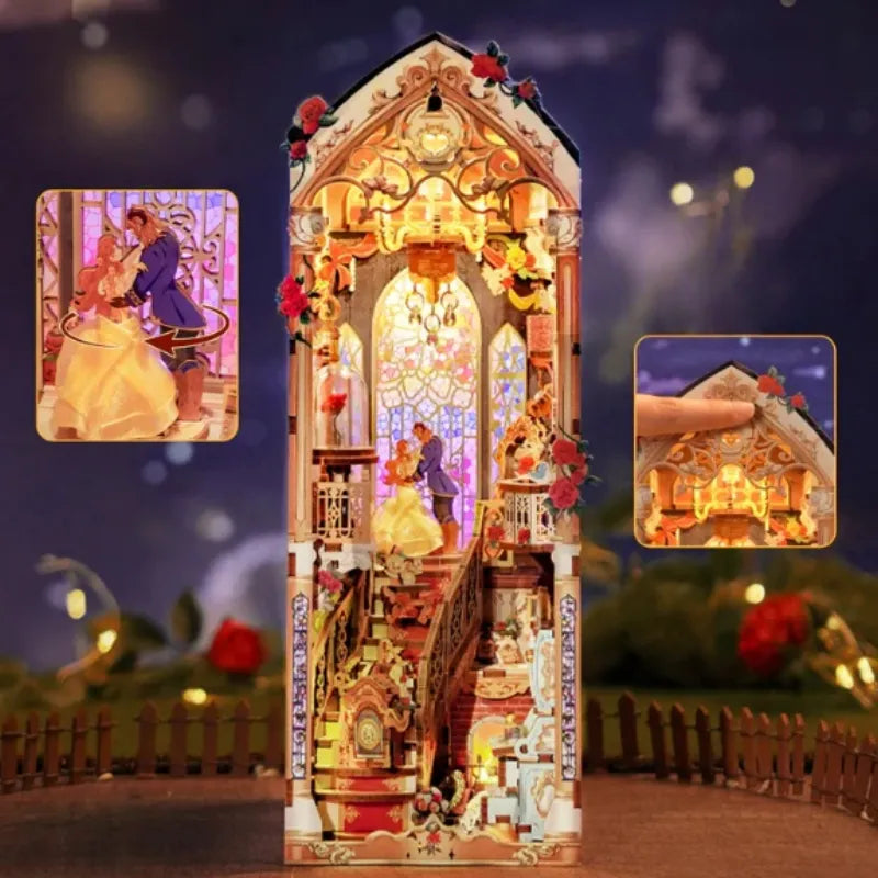 Book Nook - Beast And Beauty, un kit créatif pour construire un diorama miniature. Parfait pour décorer une bibliothèque ou comme cadeau original pour un amoureux des livres. Par Nookette.