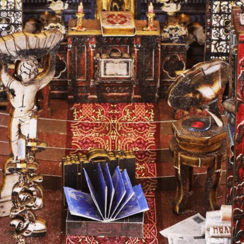 Book Nook - Covenant Church, un kit créatif pour construire un diorama miniature. Parfait pour décorer une bibliothèque ou comme cadeau original pour un amoureux des livres. Par Nookette.