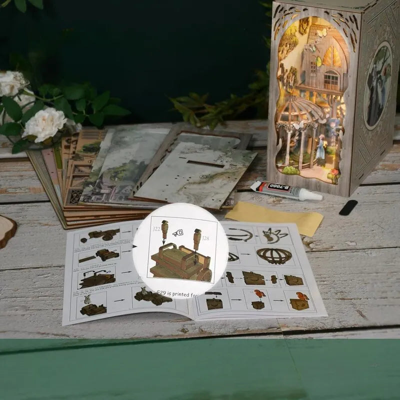 Booknook - Dorothy's Journey, un kit créatif pour construire un diorama miniature. Parfait pour décorer une bibliothèque ou comme cadeau original pour un amoureux des livres. Par Nookette.