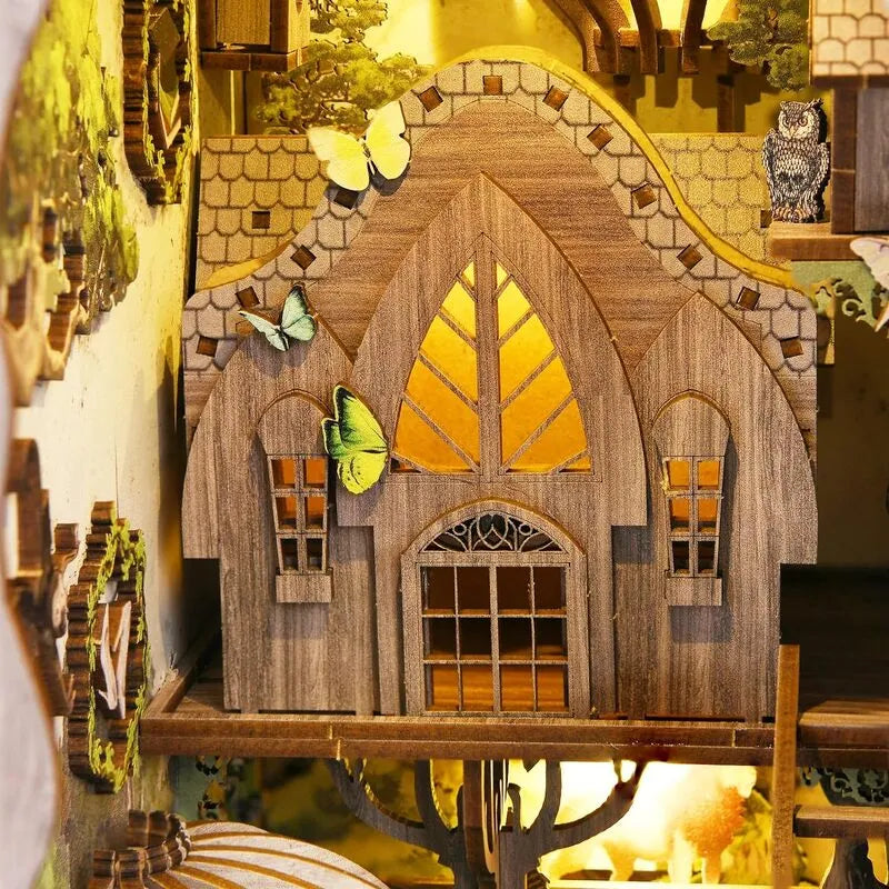 Booknook - Dorothy's Journey, un kit créatif pour construire un diorama miniature. Parfait pour décorer une bibliothèque ou comme cadeau original pour un amoureux des livres. Par Nookette.
