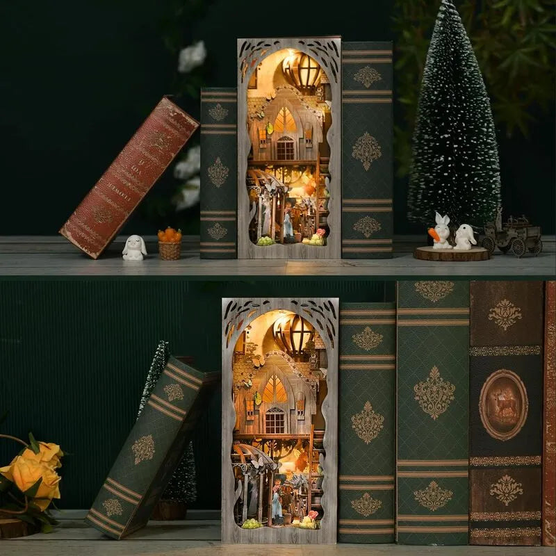 Booknook - Dorothy's Journey, un kit créatif pour construire un diorama miniature. Parfait pour décorer une bibliothèque ou comme cadeau original pour un amoureux des livres. Par Nookette.