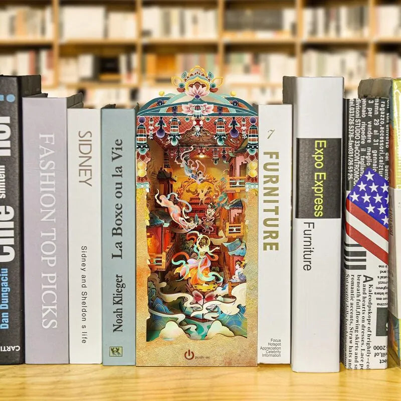 Booknook - Dunhuang Dance, un kit créatif pour construire un diorama miniature. Parfait pour décorer une bibliothèque ou comme cadeau original pour un amoureux des livres. Par Nookette.