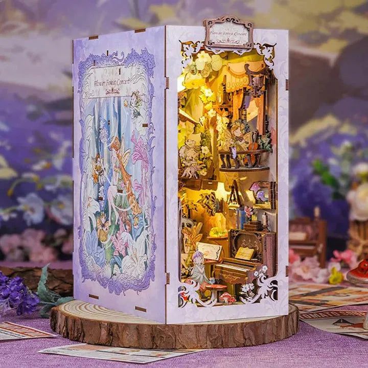 Book Nook - Flower Forest Concert, un kit créatif pour construire un diorama miniature. Parfait pour décorer une bibliothèque ou comme cadeau original pour un amoureux des livres. Par Nookette.