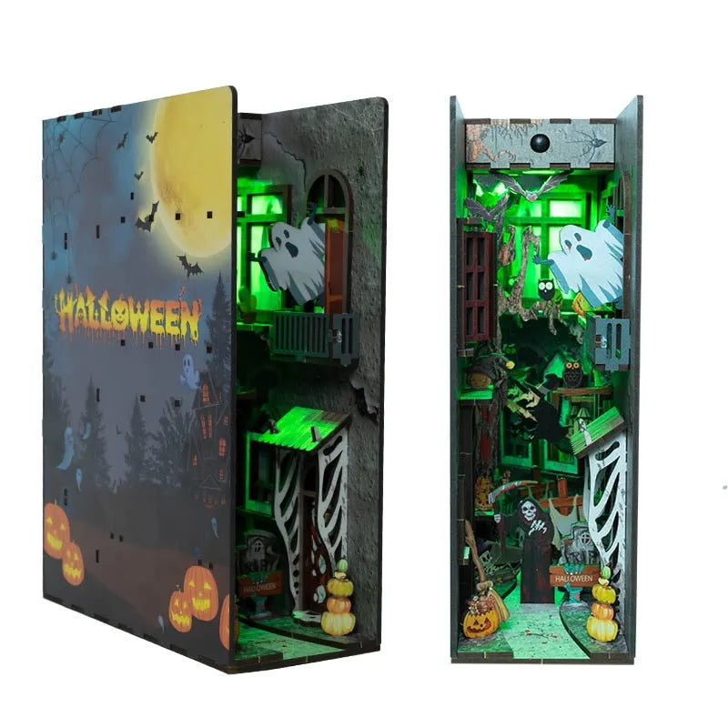 Booknook - Halloween Alley, un kit créatif pour construire un diorama miniature. Parfait pour décorer une bibliothèque ou comme cadeau original pour un amoureux des livres. Par Nookette.
