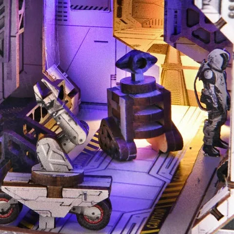Book Nook - Planetary Era, un kit créatif pour construire un diorama miniature. Parfait pour décorer une bibliothèque ou comme cadeau original pour un amoureux des livres. Par Nookette.