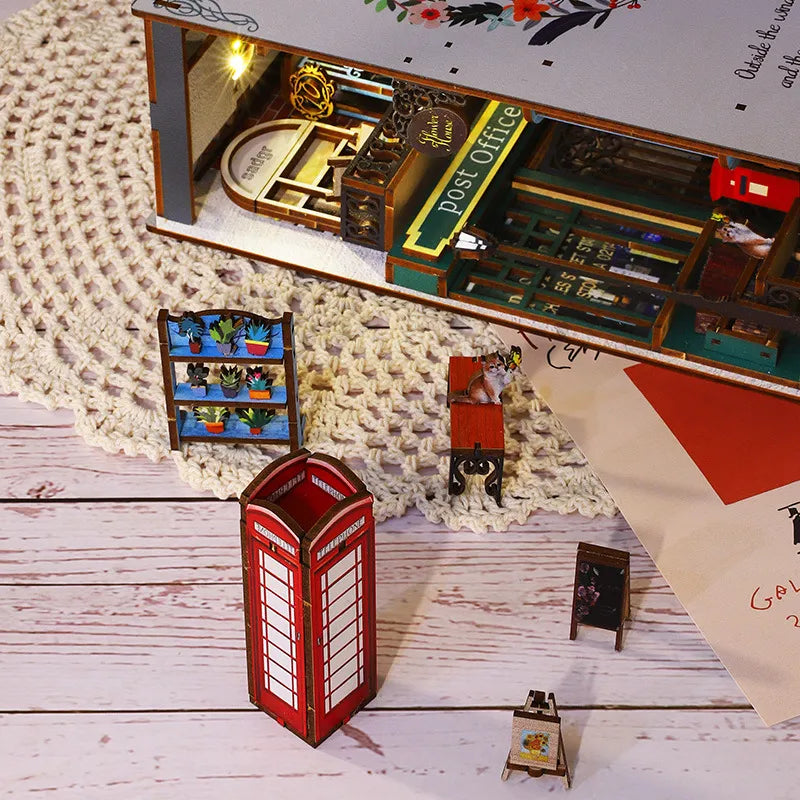 Book Nook - Island Holiday, un kit créatif pour construire un diorama miniature. Parfait pour décorer une bibliothèque ou comme cadeau original pour un amoureux des livres. Par Nookette.