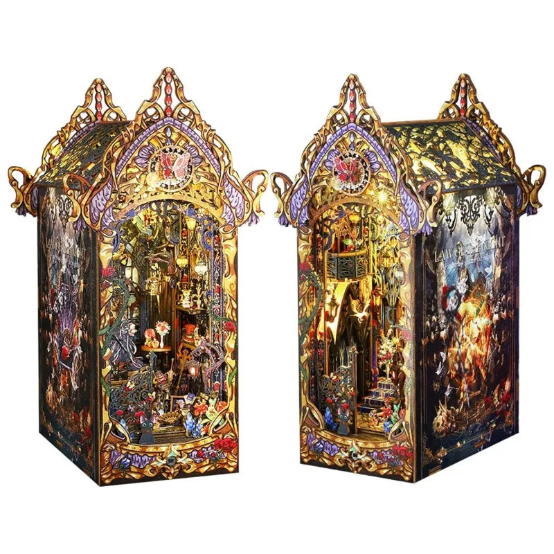 Book Nook - Law Of The Night, un kit créatif pour construire un diorama miniature. Parfait pour décorer une bibliothèque ou comme cadeau original pour un amoureux des livres. Par Nookette.