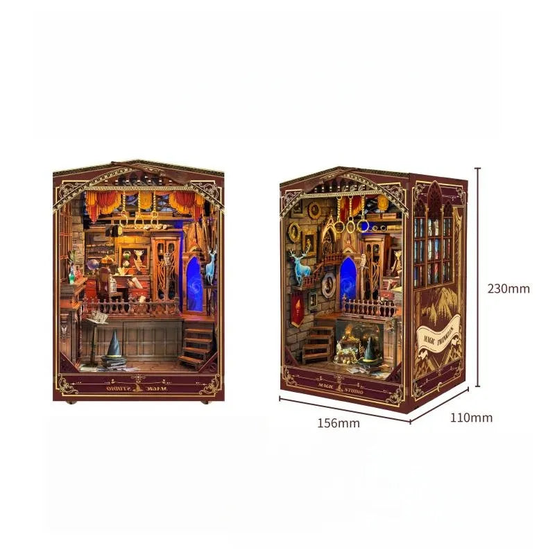 Book Nook - Magic Studio, un kit créatif pour construire un diorama miniature. Parfait pour décorer une bibliothèque ou comme cadeau original pour un amoureux des livres. Par Nookette.