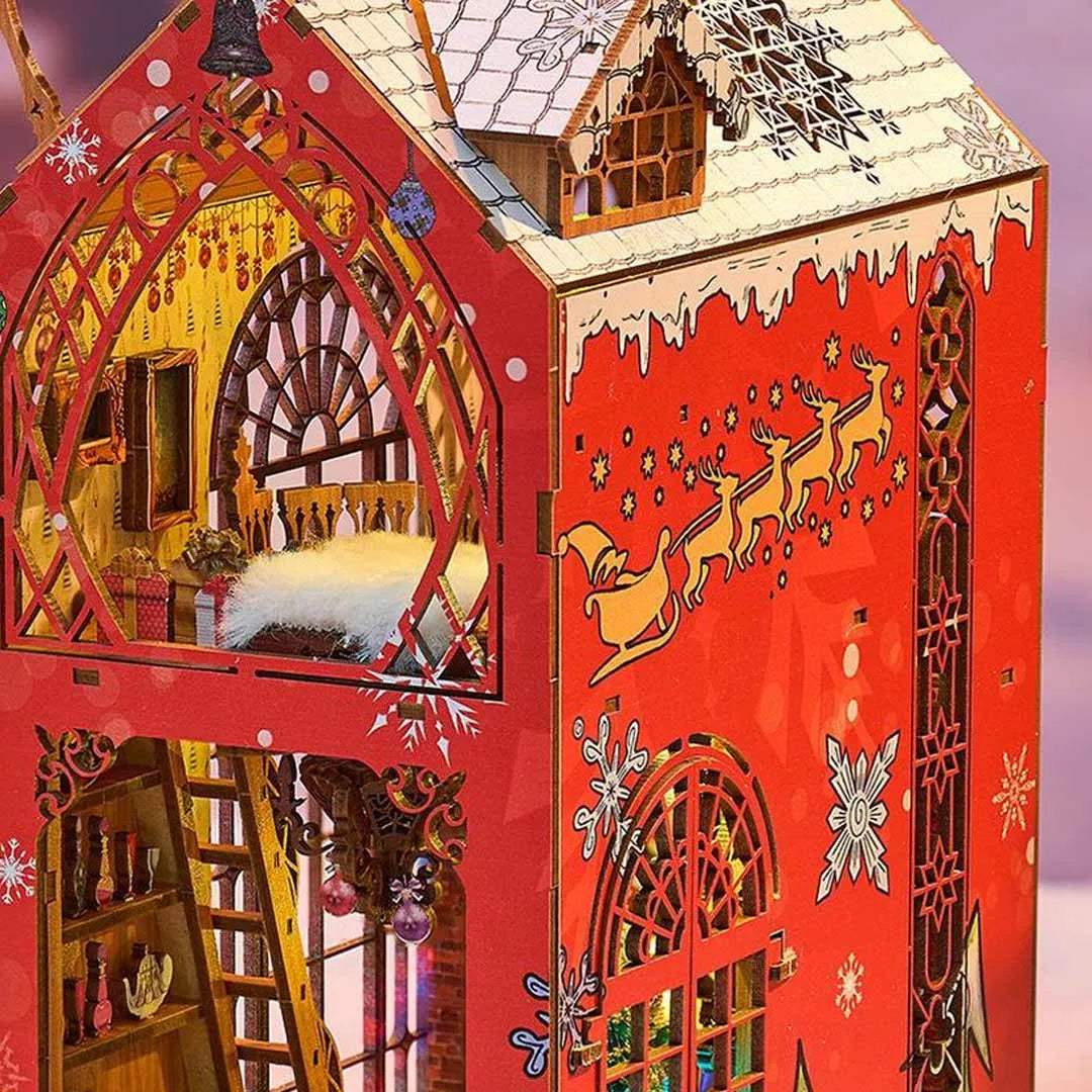Book Nook - Merry Christmas, un kit créatif pour construire un diorama miniature. Parfait pour décorer une bibliothèque ou comme cadeau original pour un amoureux des livres. Par Nookette.