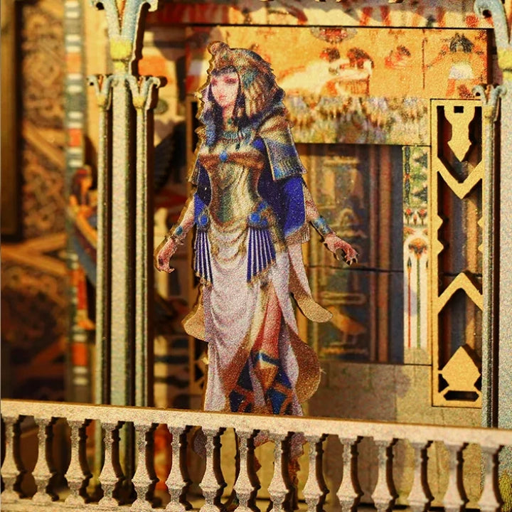 Booknook - Mysterious Egypt, un kit créatif pour construire un diorama miniature. Parfait pour décorer une bibliothèque ou comme cadeau original pour un amoureux des livres. Par Nookette.