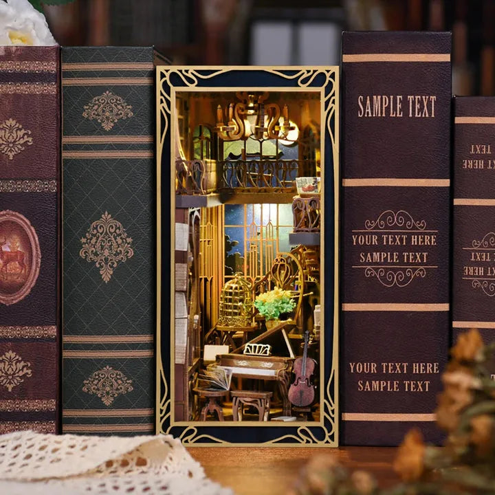 Booknook - Nightingale Harp Room, un kit créatif pour construire un diorama miniature. Parfait pour décorer une bibliothèque ou comme cadeau original pour un amoureux des livres. Par Nookette.