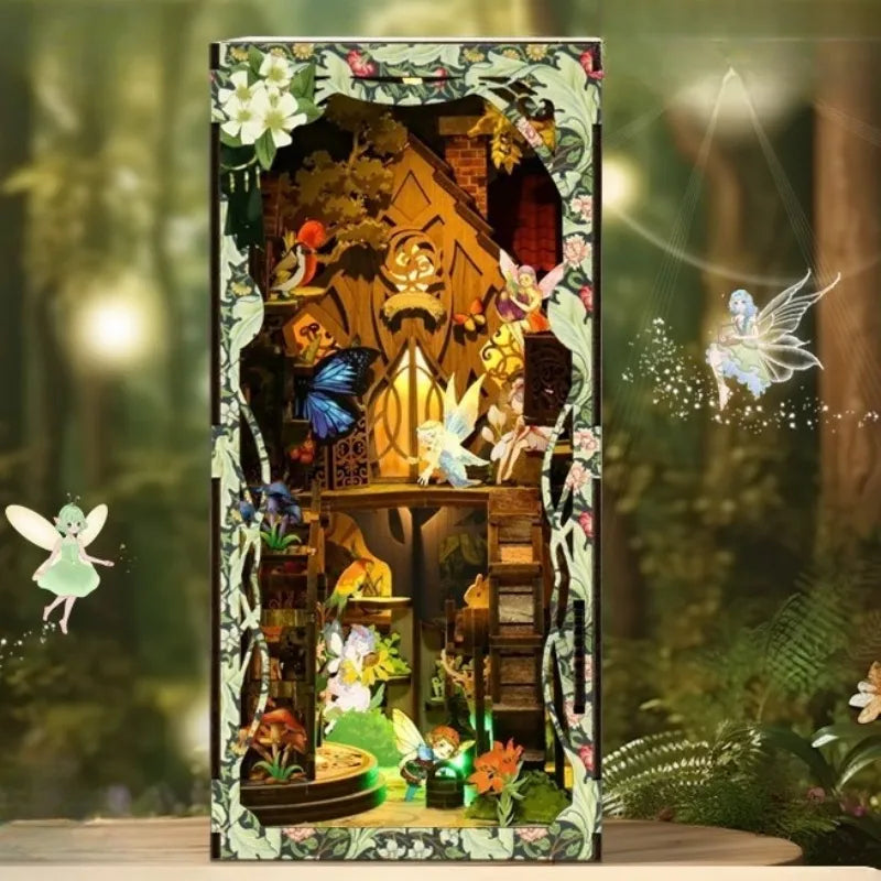 Book Nook - Secret World Of The Forest, un kit créatif pour construire un diorama miniature. Parfait pour décorer une bibliothèque ou comme cadeau original pour un amoureux des livres. Par Nookette.