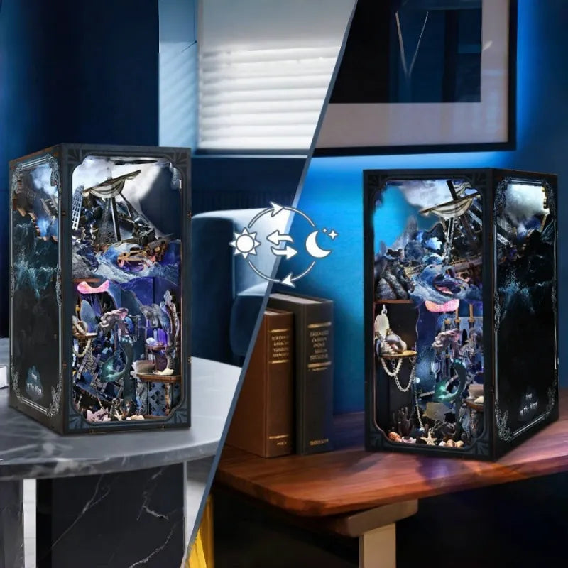 Book Nook - Song of The Sirens, un kit créatif pour construire un diorama miniature. Parfait pour décorer une bibliothèque ou comme cadeau original pour un amoureux des livres. Par Nookette.