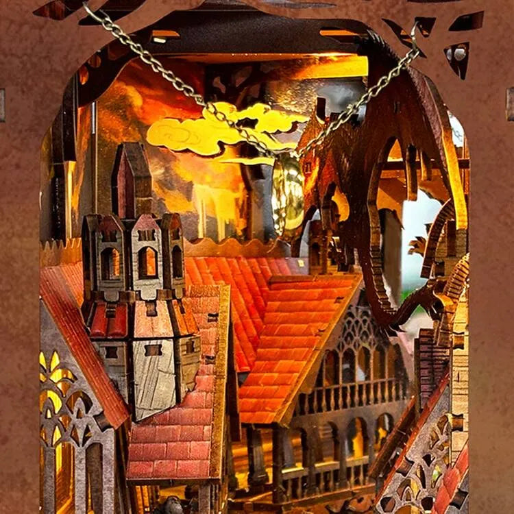 Book Nook - Spirit Valley Magic Ring, un kit créatif pour construire un diorama miniature. Parfait pour décorer une bibliothèque ou comme cadeau original pour un amoureux des livres. Par Nookette.