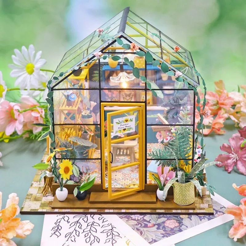 Book Nook - Sunshine Flower House, un kit créatif pour construire un diorama miniature. Parfait pour décorer une bibliothèque ou comme cadeau original pour un amoureux des livres. Par Nookette.
