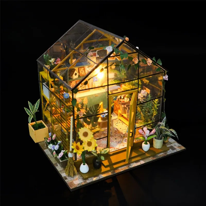Book Nook - Sunshine Flower House, un kit créatif pour construire un diorama miniature. Parfait pour décorer une bibliothèque ou comme cadeau original pour un amoureux des livres. Par Nookette.