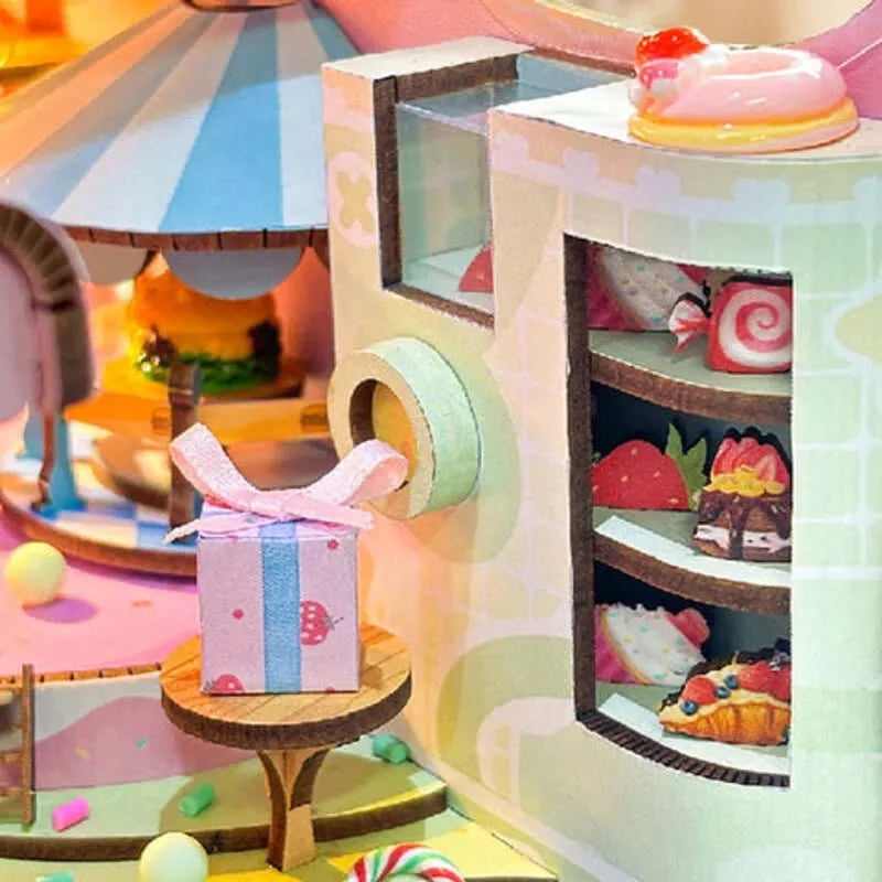 Book Nook - Sweetheart Story, un kit créatif pour construire un diorama miniature. Parfait pour décorer une bibliothèque ou comme cadeau original pour un amoureux des livres. Par Nookette.
