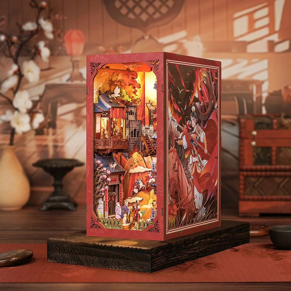Book Nook | The Legend of Mulan, un kit créatif pour construire un diorama miniature. Parfait pour décorer une bibliothèque ou comme cadeau original pour un amoureux des livres. Par Nookette.