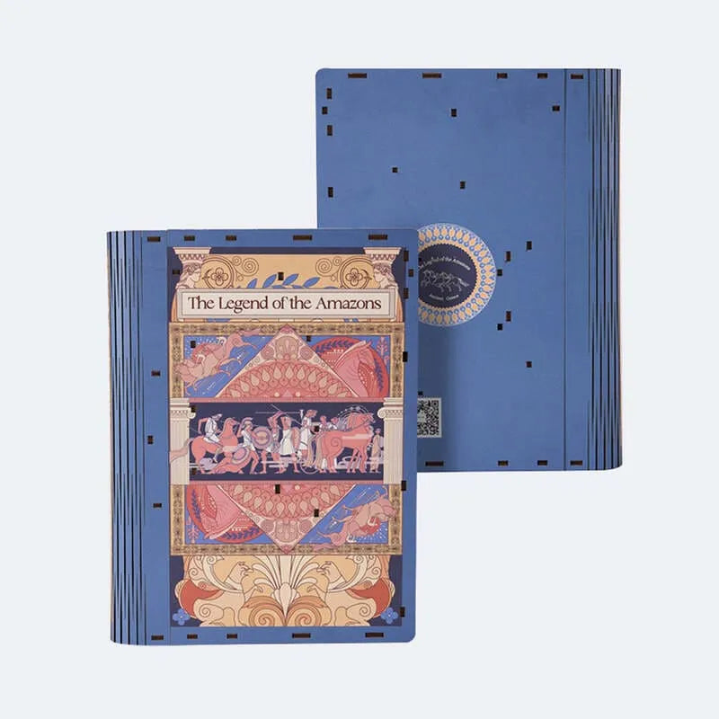 Booknook - The Legend of the Amazons, un kit créatif pour construire un diorama miniature. Parfait pour décorer une bibliothèque ou comme cadeau original pour un amoureux des livres. Par Nookette.