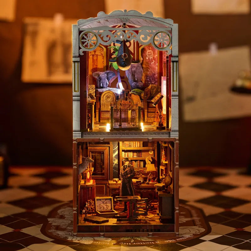 Book Nook - Museum Mystery, un kit créatif pour construire un diorama miniature. Parfait pour décorer une bibliothèque ou comme cadeau original pour un amoureux des livres. Par Nookette.