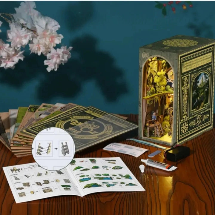 Booknook - The Wizard of Oz, un kit créatif pour construire un diorama miniature. Parfait pour décorer une bibliothèque ou comme cadeau original pour un amoureux des livres. Par Nookette.