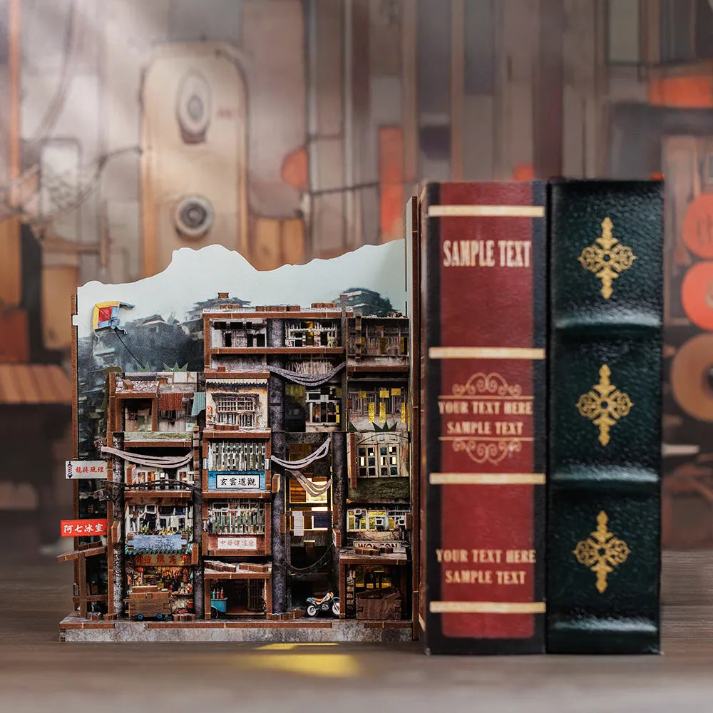 Book Nook - Twilight of the Warriors: Walled In, un kit créatif pour construire un diorama miniature. Parfait pour décorer une bibliothèque ou comme cadeau original pour un amoureux des livres. Par Nookette.