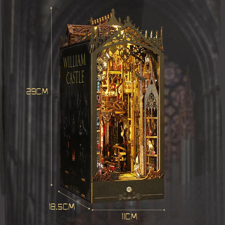 Book Nook - William Castle, un kit créatif pour construire un diorama miniature. Parfait pour décorer une bibliothèque ou comme cadeau original pour un amoureux des livres. Par Nookette.