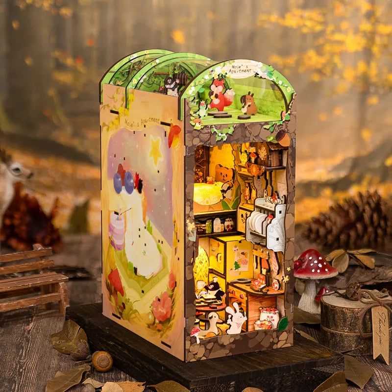 Book Nooks | Mole's Apartment, un kit créatif pour construire un diorama miniature. Parfait pour décorer une bibliothèque ou comme cadeau original pour un amoureux des livres. Par Nookette.