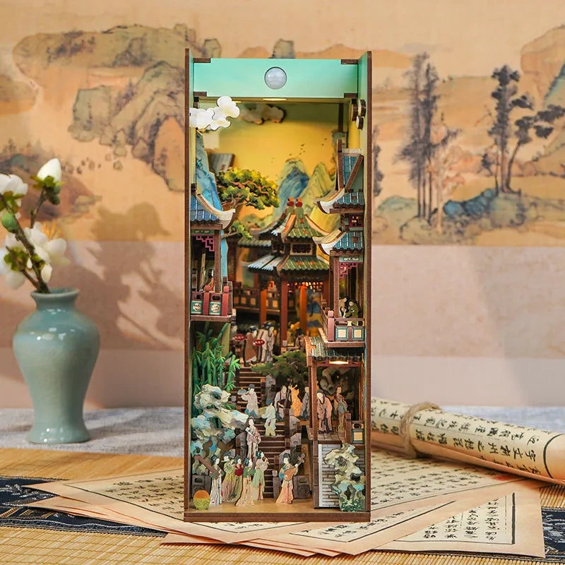 Book Nook - Song Dynasty Culture, un kit créatif pour construire un diorama miniature. Parfait pour décorer une bibliothèque ou comme cadeau original pour un amoureux des livres. Par Nookette.