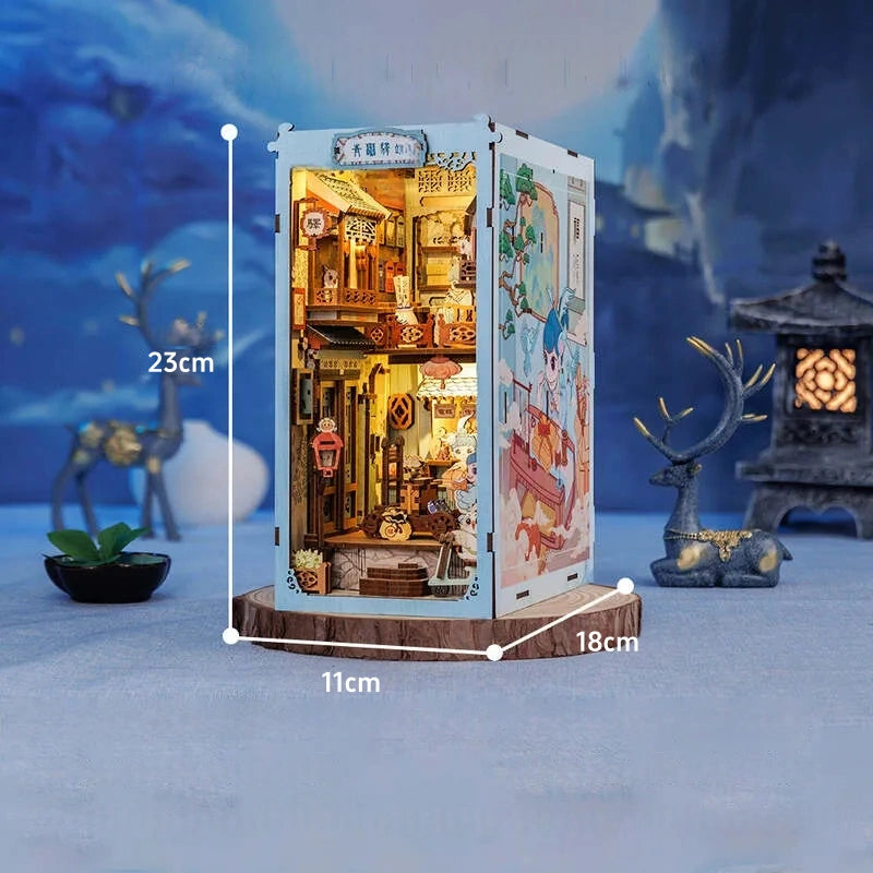 Booknooks | Azure Phoenix Lodge, un kit créatif pour construire un diorama miniature. Parfait pour décorer une bibliothèque ou comme cadeau original pour un amoureux des livres. Par Nookette.
