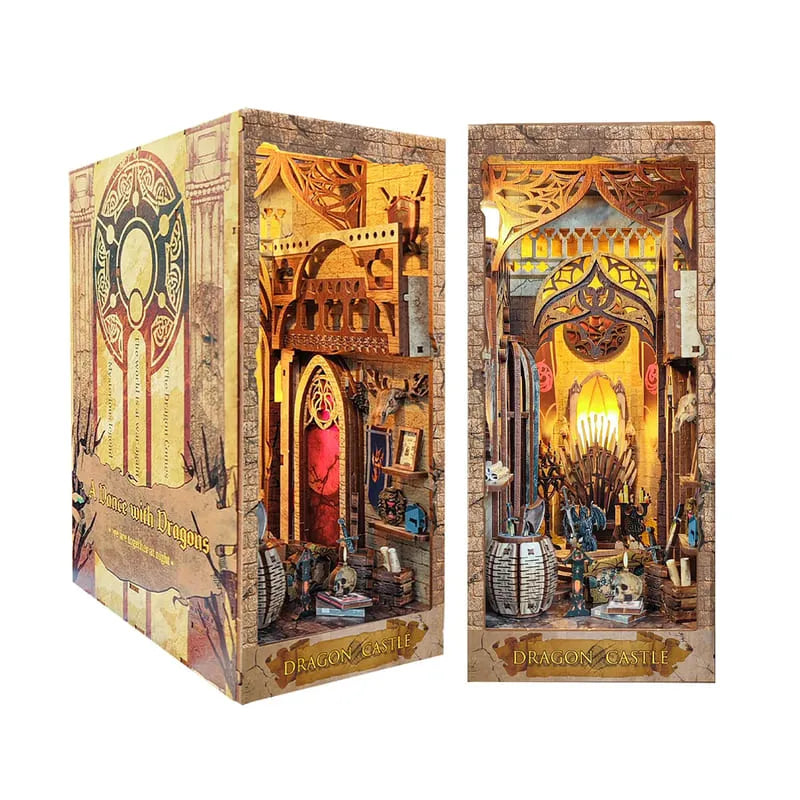 Book Nook - Dragon Castle, un kit créatif pour construire un diorama miniature. Parfait pour décorer une bibliothèque ou comme cadeau original pour un amoureux des livres. Par Nookette.