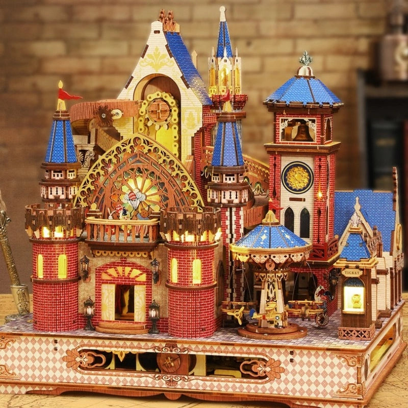 Maison Miniature - Annecy Castle, un kit créatif pour construire un diorama miniature. Parfait pour décorer une bibliothèque ou comme cadeau original pour un amoureux des livres. Par Nookette.