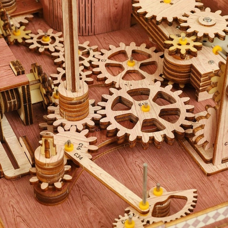 Maison Miniature - Annecy Castle, un kit créatif pour construire un diorama miniature. Parfait pour décorer une bibliothèque ou comme cadeau original pour un amoureux des livres. Par Nookette.