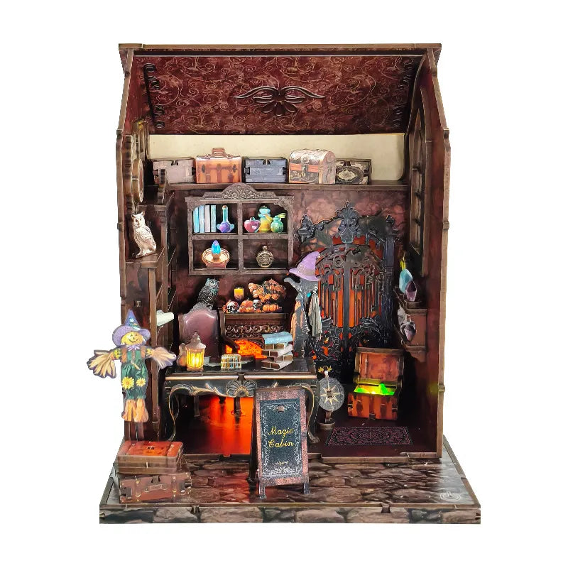 Maison Miniature - Dark Cabin, un kit créatif pour construire un diorama miniature. Parfait pour décorer une bibliothèque ou comme cadeau original pour un amoureux des livres. Par Nookette.
