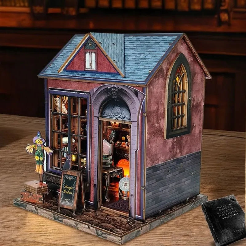 Maison Miniature - Dark Cabin, un kit créatif pour construire un diorama miniature. Parfait pour décorer une bibliothèque ou comme cadeau original pour un amoureux des livres. Par Nookette.