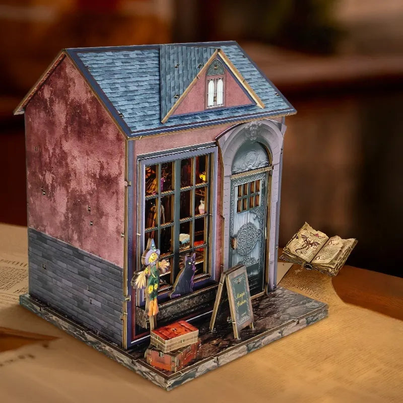 Maison Miniature - Dark Cabin, un kit créatif pour construire un diorama miniature. Parfait pour décorer une bibliothèque ou comme cadeau original pour un amoureux des livres. Par Nookette.