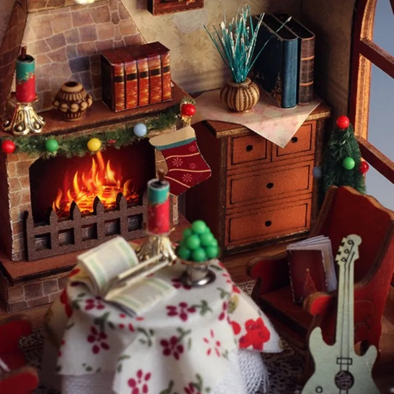 Maison Miniature - Warm Christmas Lodge, un kit créatif pour construire un diorama miniature. Parfait pour décorer une bibliothèque ou comme cadeau original pour un amoureux des livres. Par Nookette.