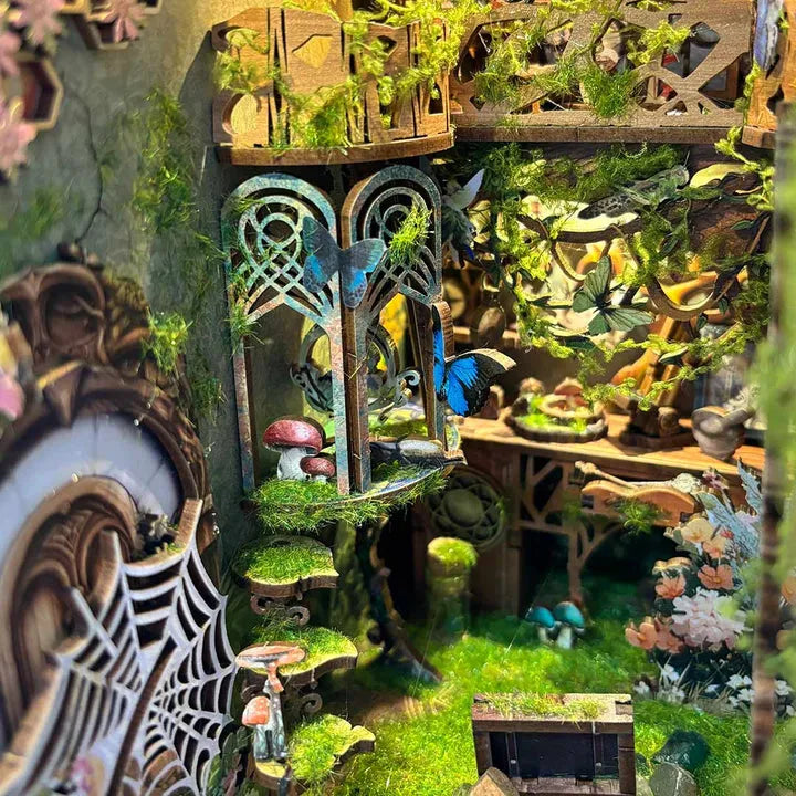 Une jungle vivante pousse avec toutes sortes de créatures