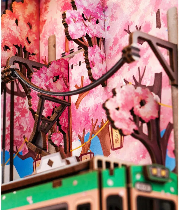 La ligne aérienne se faufile entre les cerisiers en fleurs