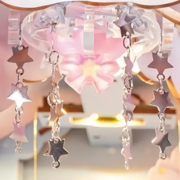 Mobile d’étoiles féerique au-dessus du lit