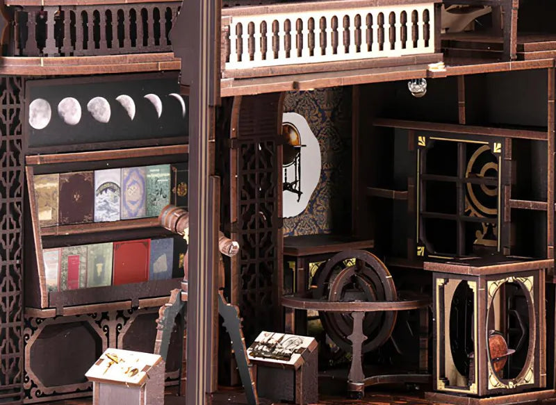 Des manuscrits accrochés au mur documentent les changements d'éclipses de lune