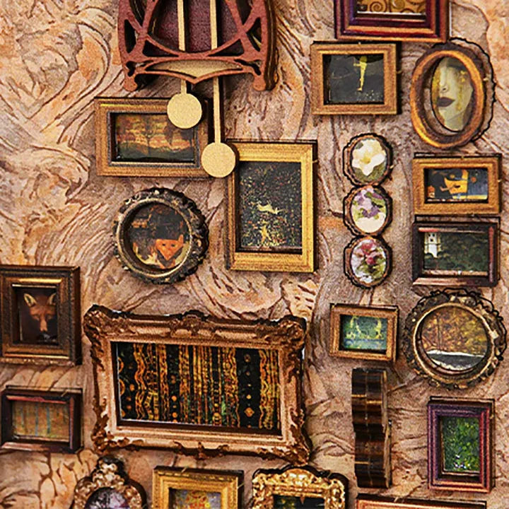 Book Nook - Painter's Day At Dusk, un kit créatif pour construire un diorama miniature. Parfait pour décorer une bibliothèque ou comme cadeau original pour un amoureux des livres. Par Nookette.