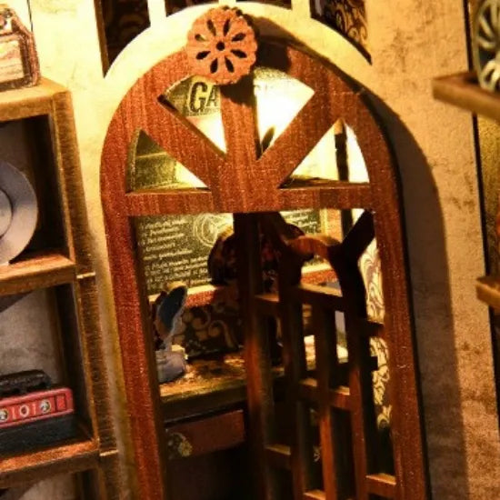 porte cachée menant à l’atelier