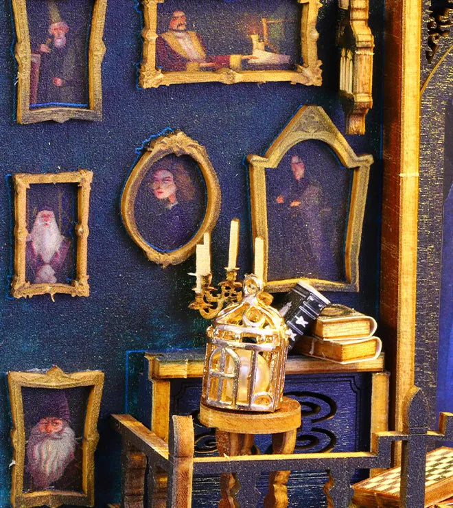 Cristal magique scellé dans une cage dorée