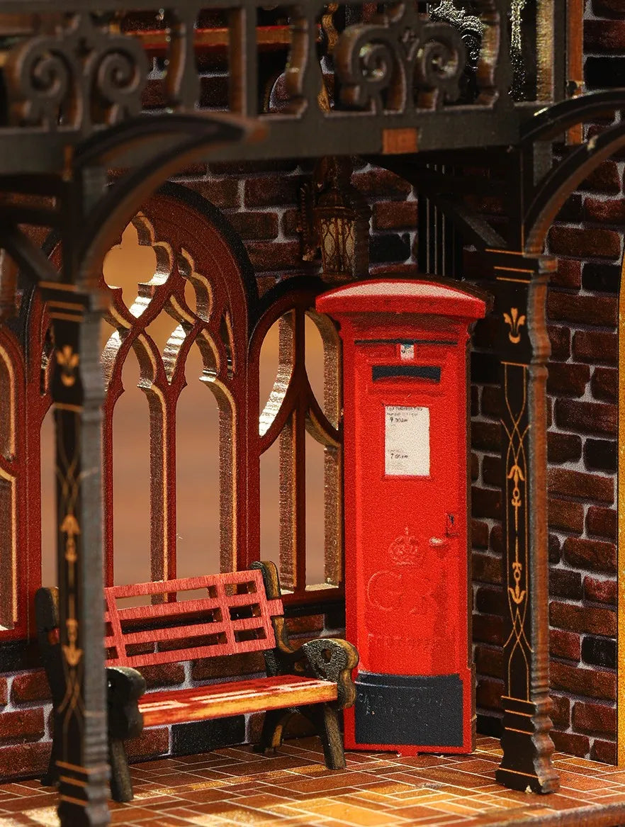 Grande boîte aux lettres devant le quai