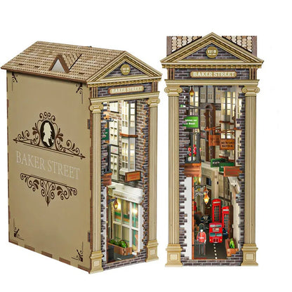 221B Baker Street : Maison Victorienne Détective Londres Book Nook, un kit créatif pour construire un diorama miniature. Parfait pour décorer une bibliothèque ou comme cadeau original pour un amoureux des livres. Par Nookette.