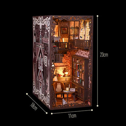 Booknook - No.9 Secret Castle, un kit créatif pour construire un diorama miniature. Parfait pour décorer une bibliothèque ou comme cadeau original pour un amoureux des livres. Par Nookette.