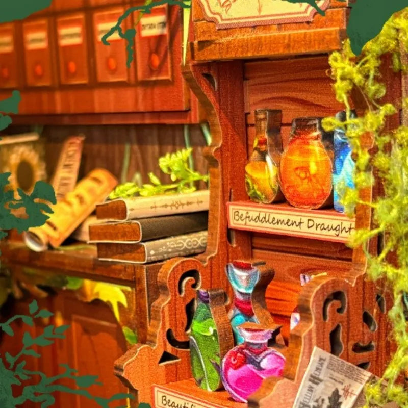 Book Nook - Alchemy Diary, un kit créatif pour construire un diorama miniature. Parfait pour décorer une bibliothèque ou comme cadeau original pour un amoureux des livres. Par Nookette.