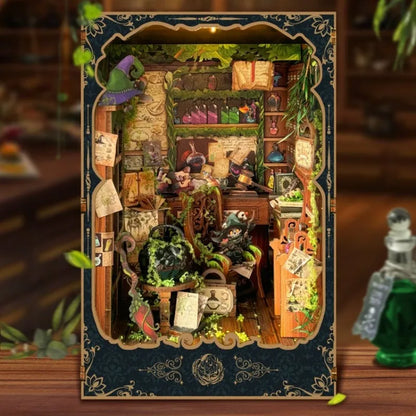 Book Nook - Alchemy Diary, un kit créatif pour construire un diorama miniature. Parfait pour décorer une bibliothèque ou comme cadeau original pour un amoureux des livres. Par Nookette.